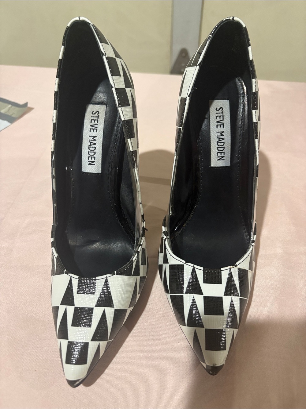 Steve Madden Black & White Geometric Pointed Pumps